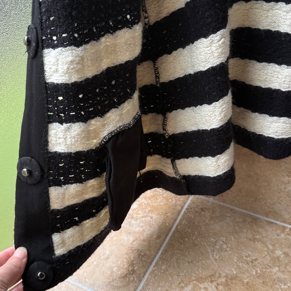 Anthropologie HWR Monogram Chunky Knit Striped Cardigan Black & White Size L EUC - Picture 13 of 16
